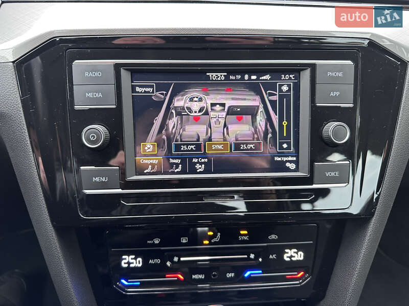 Седан Volkswagen Passat 2020 в Ужгороді