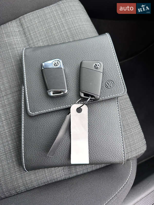 Седан Volkswagen Passat 2020 в Ужгороді