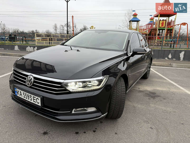 Седан Volkswagen Passat 2018 в Киеве