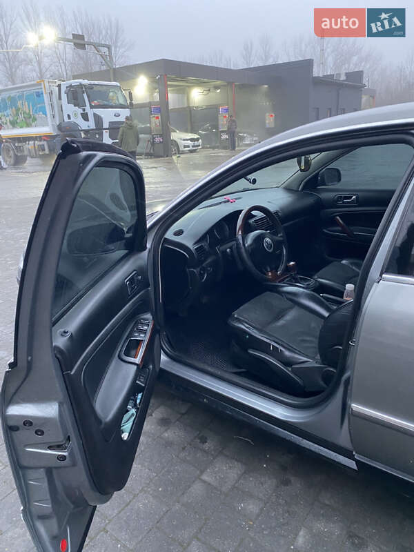 Седан Volkswagen Passat 2003 в Надворной