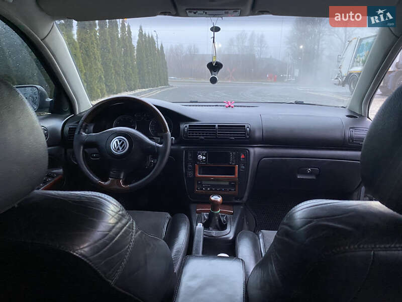 Седан Volkswagen Passat 2003 в Надворной