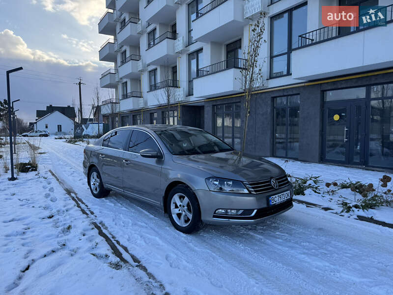 Седан Volkswagen Passat 2012 в Львове