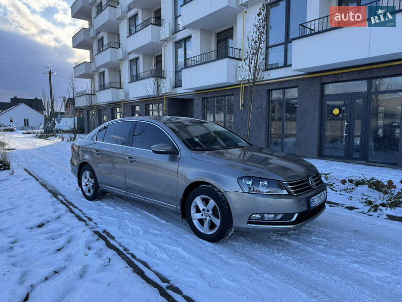 Седан Volkswagen Passat 2012 в Львове