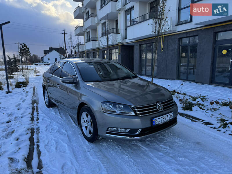 Седан Volkswagen Passat 2012 в Львове