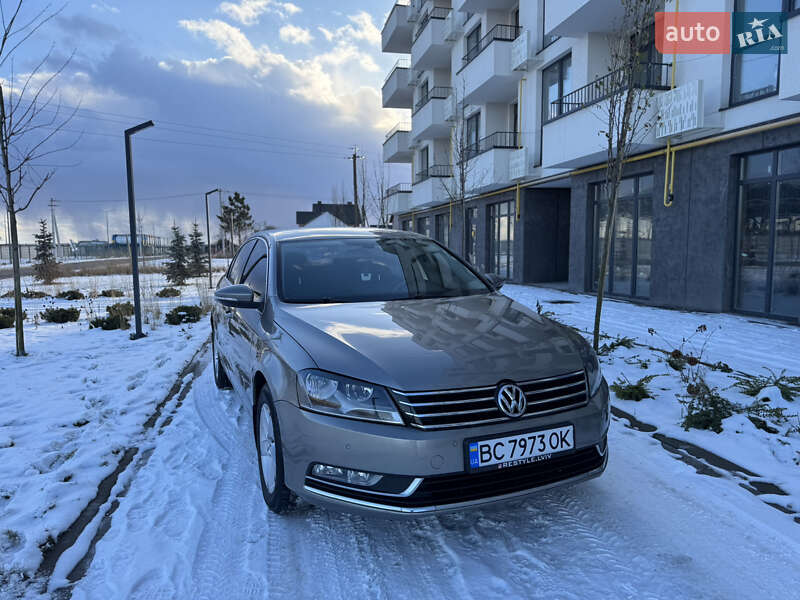 Седан Volkswagen Passat 2012 в Львове