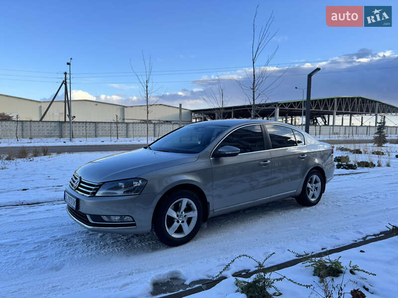 Седан Volkswagen Passat 2012 в Львове
