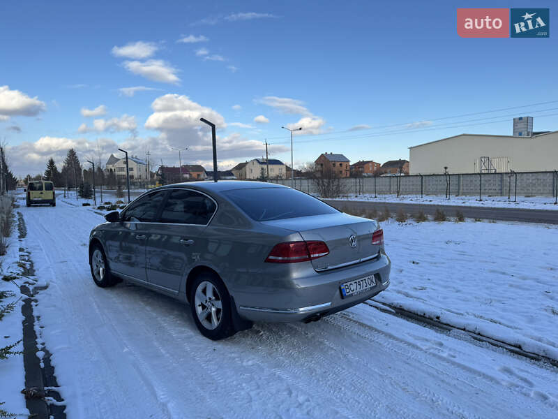 Седан Volkswagen Passat 2012 в Львове