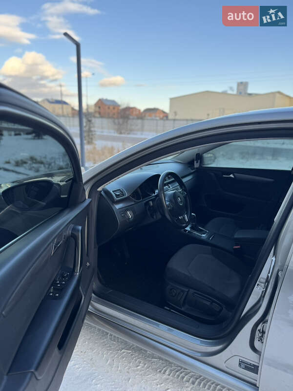 Седан Volkswagen Passat 2012 в Львове