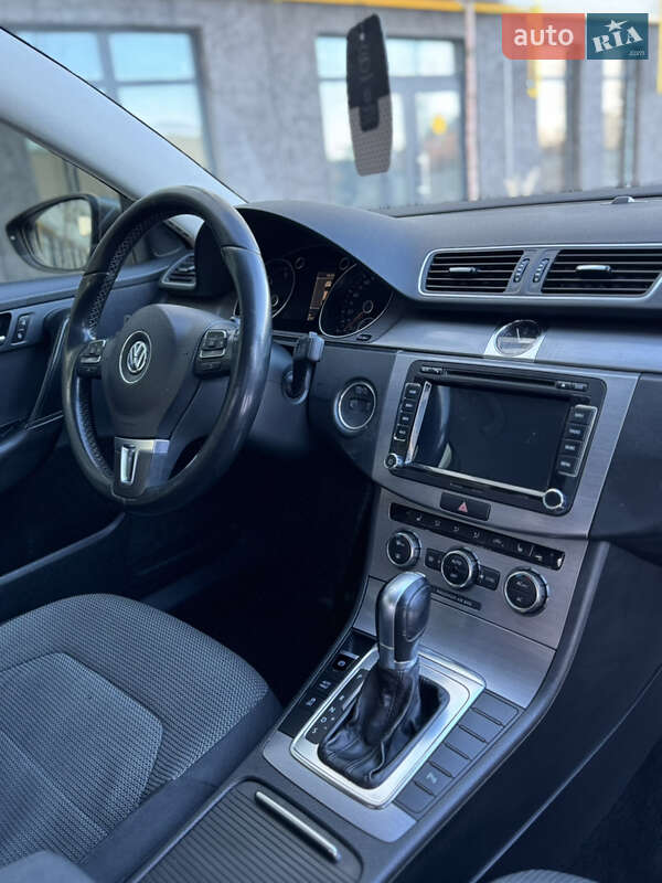 Седан Volkswagen Passat 2012 в Львове