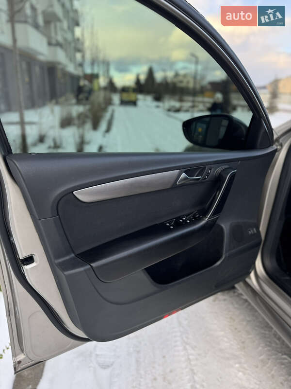 Седан Volkswagen Passat 2012 в Львове