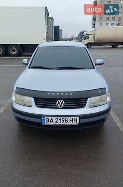 Седан Volkswagen Passat 2000 в Кропивницком