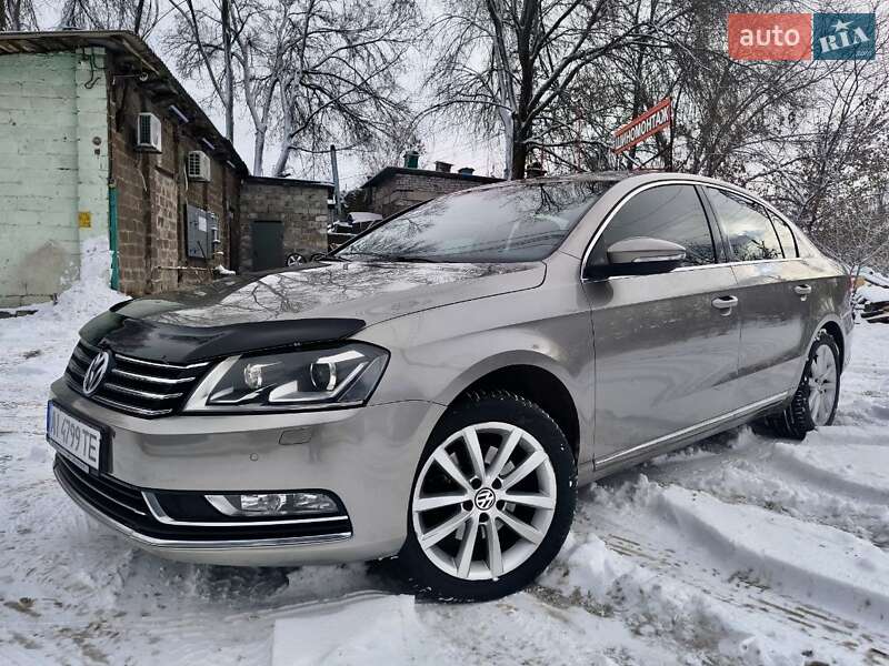 Седан Volkswagen Passat 2012 в Днепре