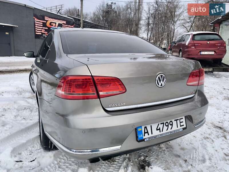 Седан Volkswagen Passat 2012 в Днепре