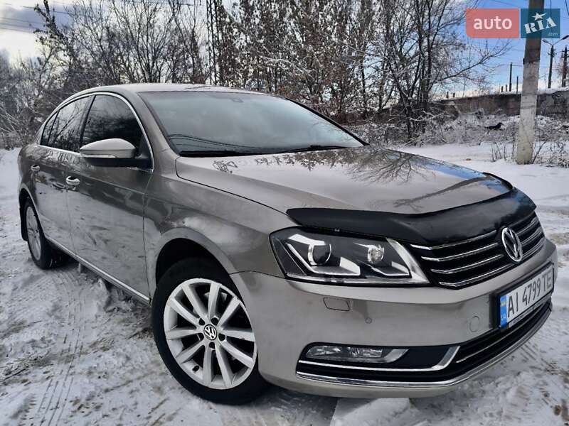 Седан Volkswagen Passat 2012 в Днепре