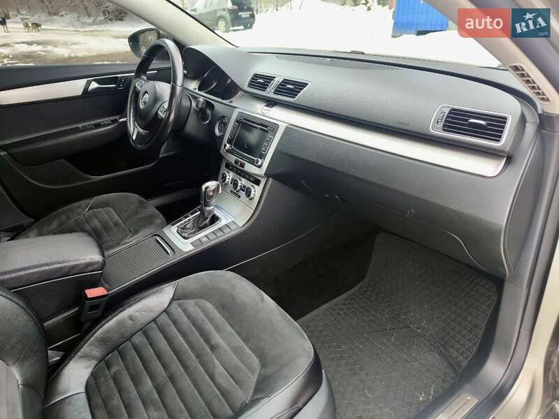 Седан Volkswagen Passat 2012 в Днепре