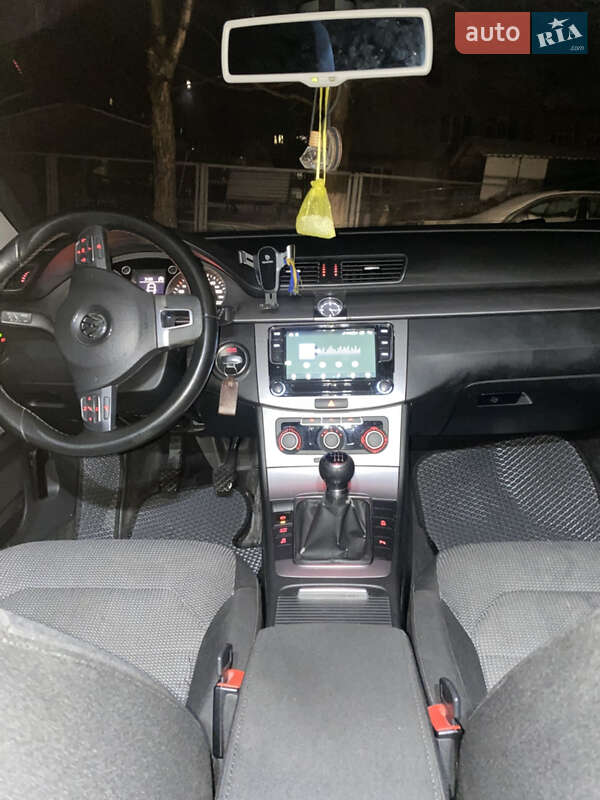 Универсал Volkswagen Passat 2010 в Овруче