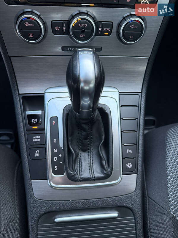 Универсал Volkswagen Passat 2012 в Киеве