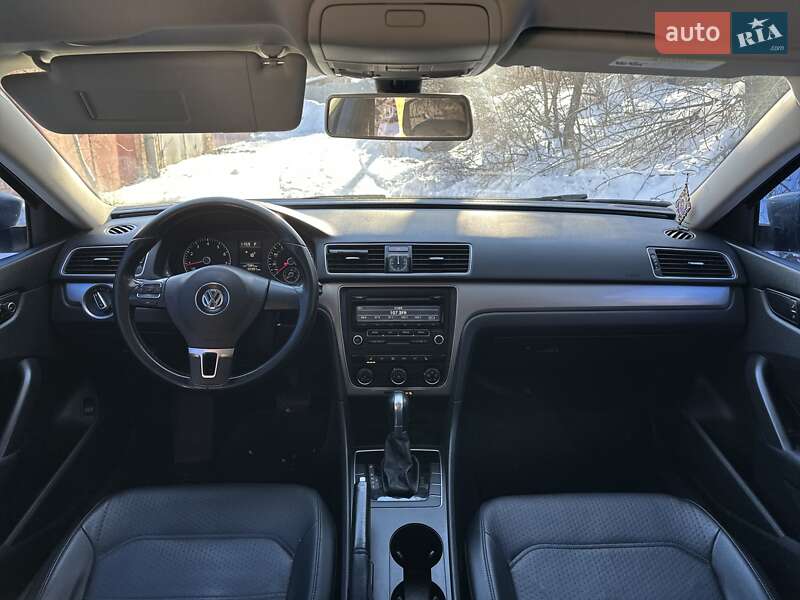 Седан Volkswagen Passat 2014 в Ромнах
