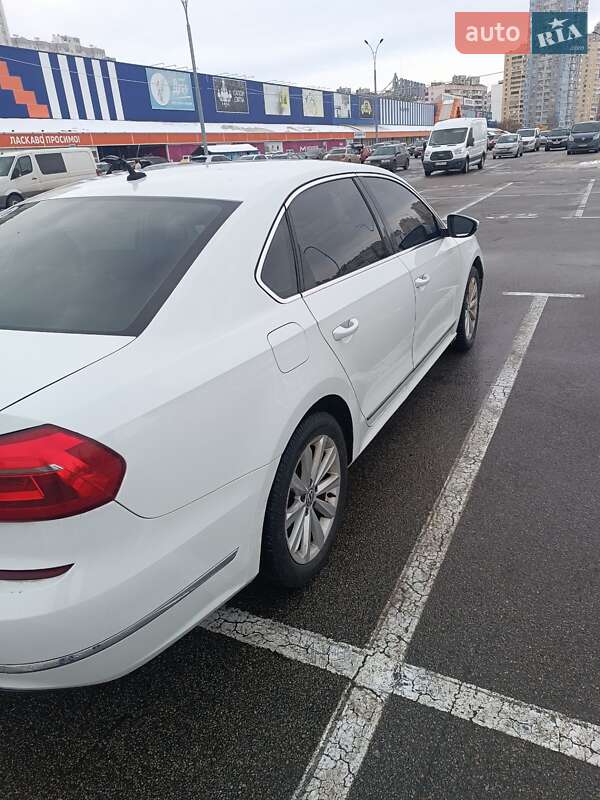 Седан Volkswagen Passat 2016 в Киеве