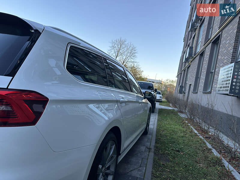 Універсал Volkswagen Passat 2017 в Львові