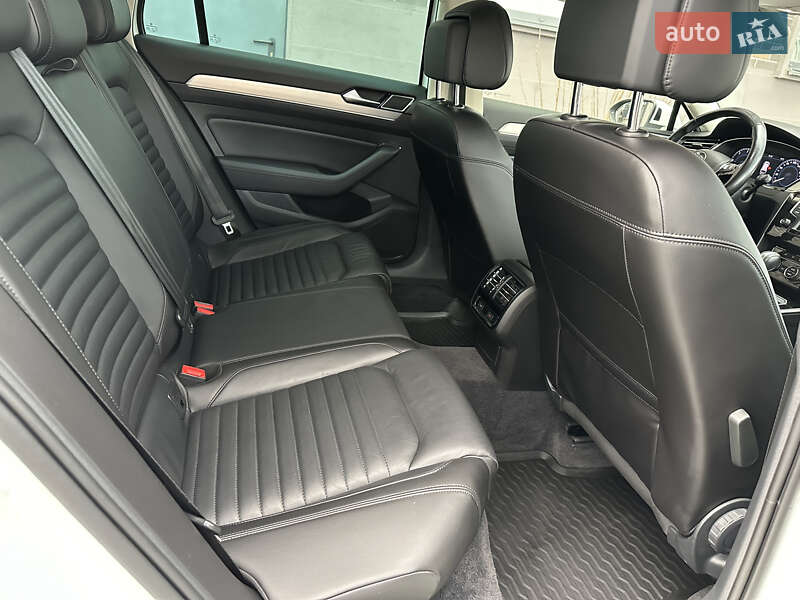 Універсал Volkswagen Passat 2017 в Львові