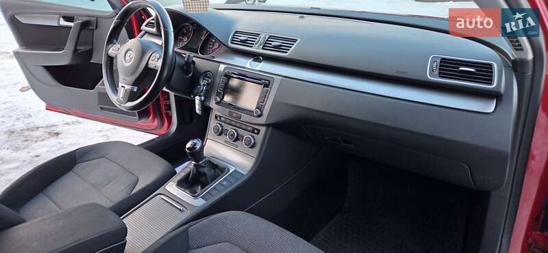 Універсал Volkswagen Passat 2013 в Радивиліві