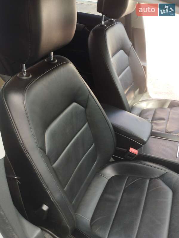 Универсал Volkswagen Passat 2014 в Житомире