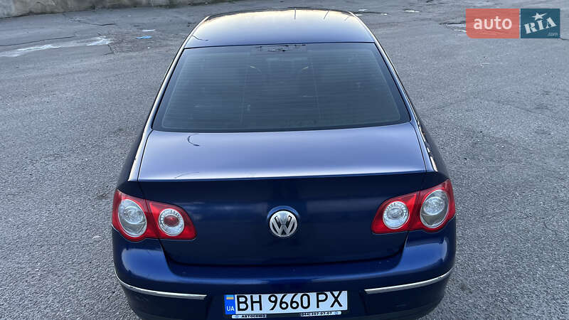 Седан Volkswagen Passat 2005 в Одессе
