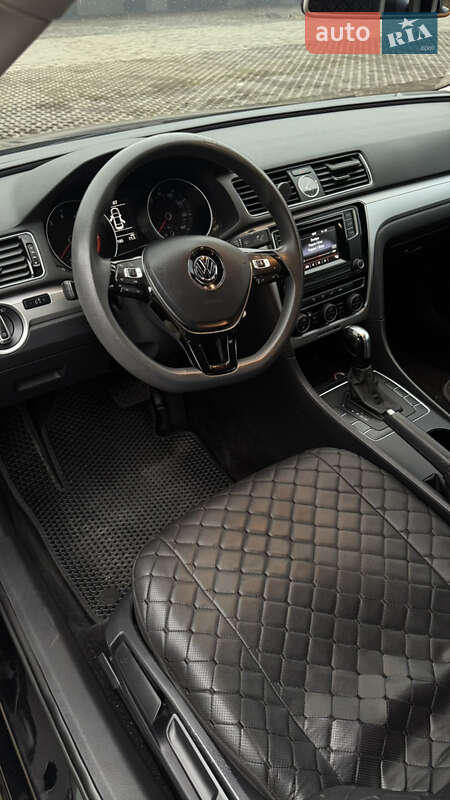 Седан Volkswagen Passat 2016 в Хмельницком