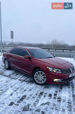 Седан Volkswagen Passat 2016 в Стоянці
