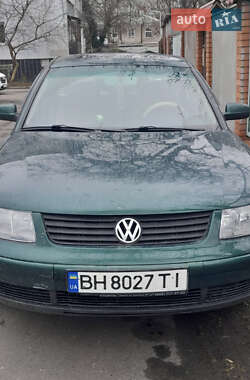 Седан Volkswagen Passat 2001 в Одессе