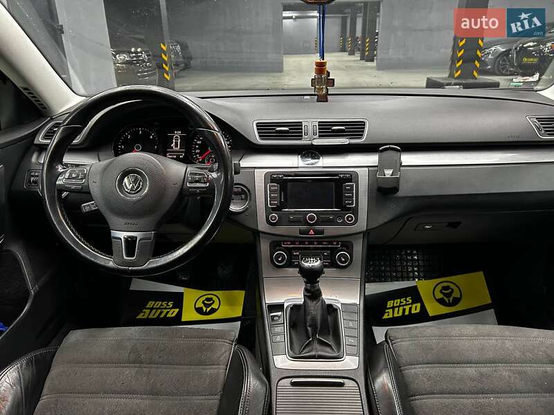 Универсал Volkswagen Passat 2012 в Черновцах