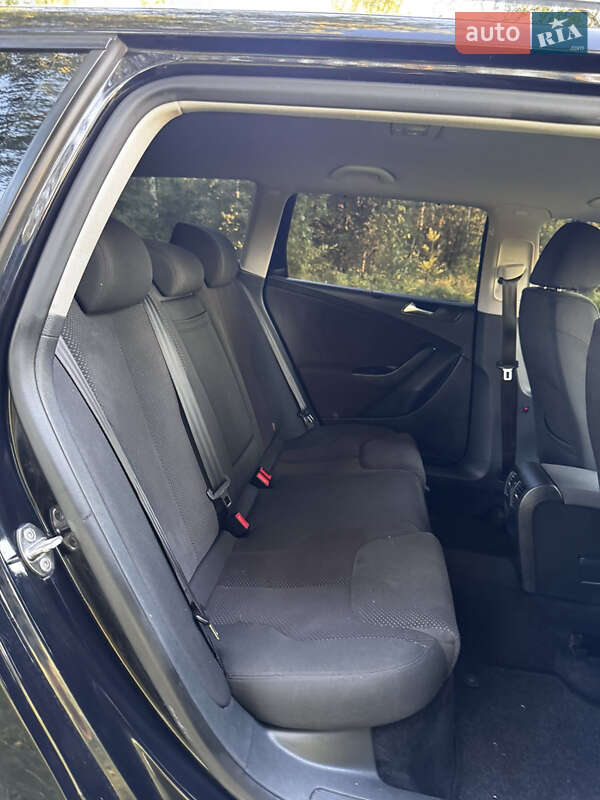 Універсал Volkswagen Passat 2010 в Радивиліві