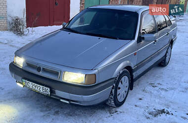 Седан Volkswagen Passat 1990 в Теофиполе