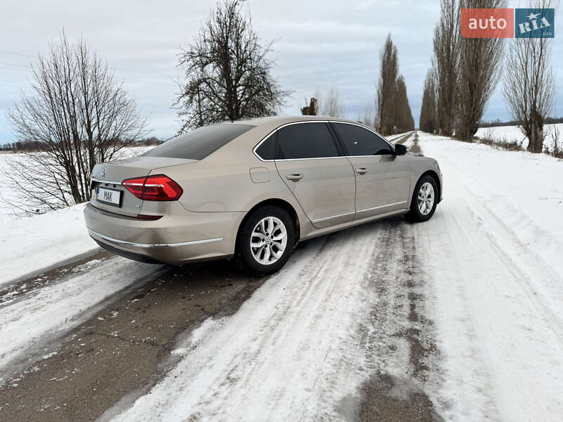 Седан Volkswagen Passat 2015 в Києві