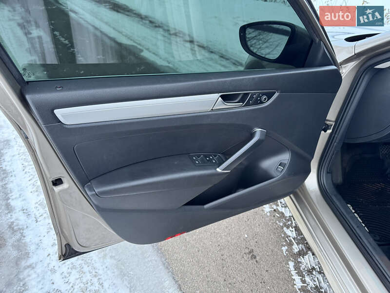 Седан Volkswagen Passat 2015 в Києві