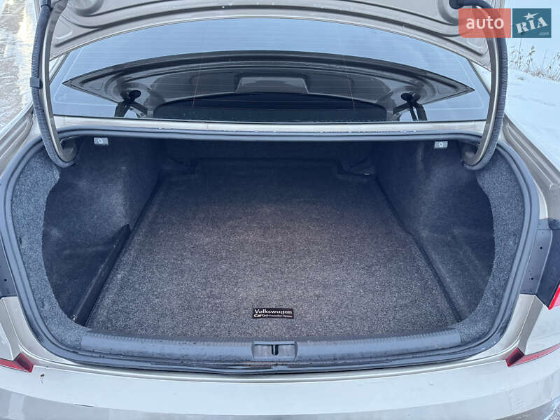 Седан Volkswagen Passat 2015 в Києві