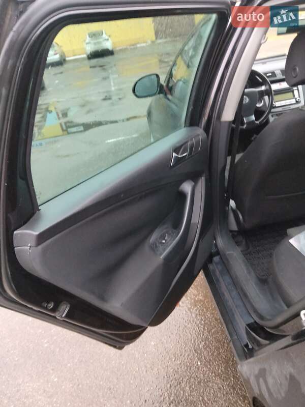 Універсал Volkswagen Passat 2006 в Житомирі