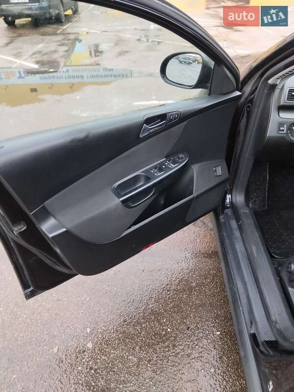 Універсал Volkswagen Passat 2006 в Житомирі