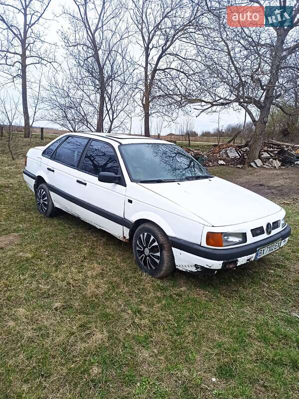 Седан Volkswagen Passat 1989 в Новій Ушиці