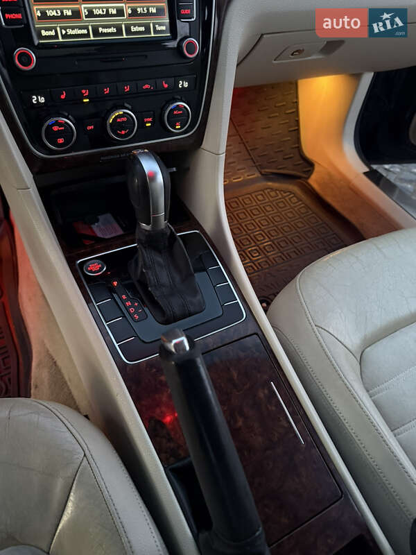 Седан Volkswagen Passat 2011 в Львові
