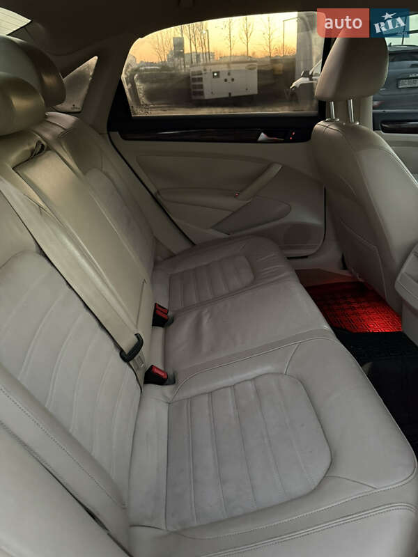 Седан Volkswagen Passat 2011 в Львові