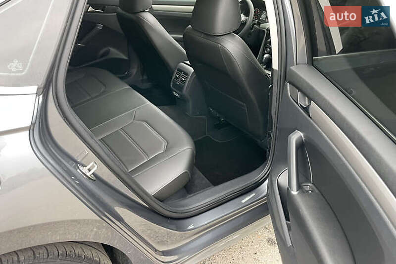Седан Volkswagen Passat 2021 в Киеве