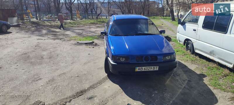 Седан Volkswagen Passat 1990 в Киеве