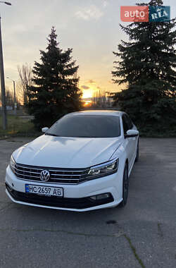 Седан Volkswagen Passat 2013 в Кривом Роге