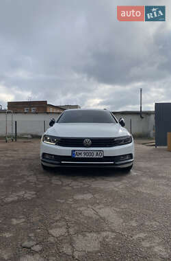 Универсал Volkswagen Passat 2015 в Коростене