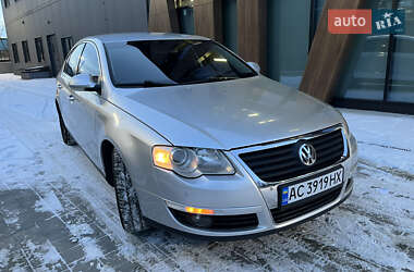 Седан Volkswagen Passat 2005 в Луцке