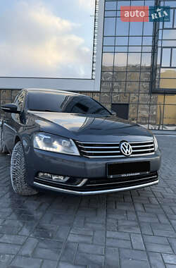 Седан Volkswagen Passat 2013 в Днепре