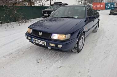 Седан Volkswagen Passat 1993 в Немирові