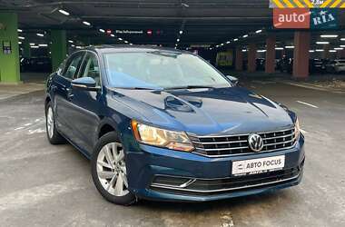Седан Volkswagen Passat 2018 в Києві